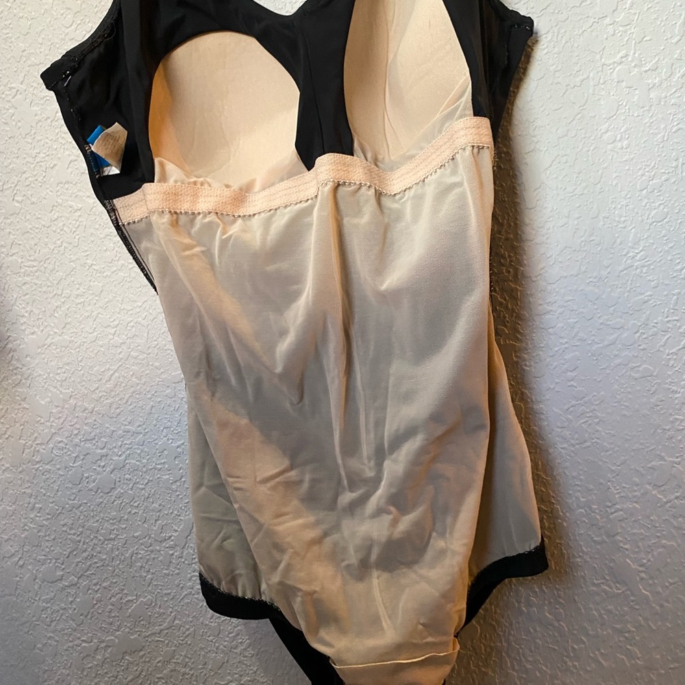 Maxine black shirred 1 piece swimsuit - Picture 5 of 7